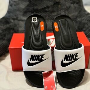 New men Nike Victori One Slide in new excellent condition